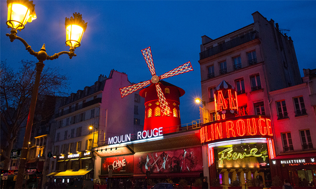 Рекламная акция Mastercard «Кэшбэк 5€ в кабаре Moulin Rouge во Франции»